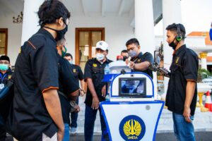 Robot “Kece” Unesa Resmi Didistribusikan untuk Cegah Penyebaran Virus Covid-19