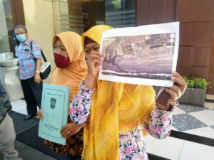 Istri Salim Kancil: Ini Tanah Perjuangan, Saya Tidak Mau Kompensasi!