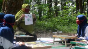 Waw Seru! Seperti Sakola Rimba, Siswa SMP Belajar di Hutan