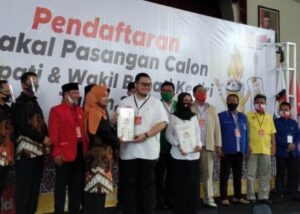 Pendaftaran Paslon Tunggal Dhito-Dewi Sempat Terkendala Perbendaan Nama Sekjen PAN