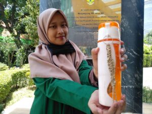 Kepingin Punya Tali Botol Minum Stylish? Nih Lihat Produk Inovasi Mahasiswa Unusa