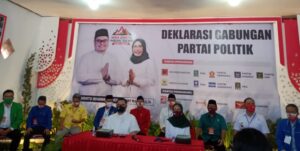 Selepas Salat Jumat Dhito-Dewi Mendaftar ke KPU