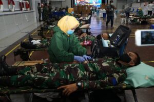 Sambut HUT ke-75 TNI, Koarmada II Ajak Ratusan Personel Donor Darah