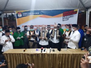 Machfud-Mujiaman Mengenakan Baju Sawunggaling, Simbol Kepemimpinan Sukses Surabaya