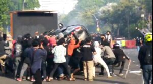 Polisi Amankan 634 Perusuh dalam Unjuk Rasa Tolak Omnibus Law di Surabaya dan Malang