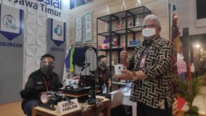 Kerajinan Karya Kaum Difabel Dipamerkan di Jatim Fair