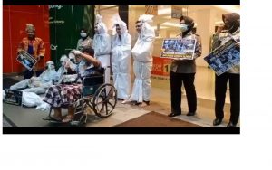 Aksi Teatrikal Pocong, Ingatkan Bahaya Covid
