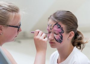 Konten Art Make Up Hasilkan Cuan Menjanjikan