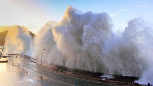 Mitigasi Risiko Tsunami, Warga Jember Diberi Pelampung