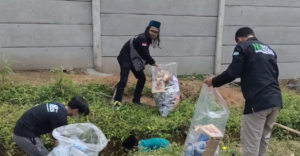 Puluhan Anggota NU Backpaker Bersihkan Sampah di Lokasi Muktamar