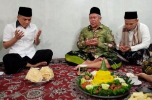 Sekjen PPP Arwani Thomafi Sowan ke Kyai Marzuki Mustamar