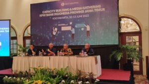 Budi Hanoto Kepala BI Wilayah Jawa Timur Buka Capacity Building bagi Insan Pers