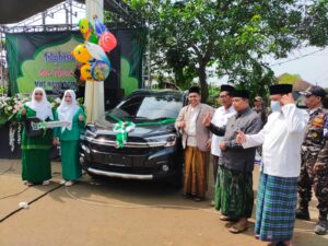 Anggota DPRD Jatim Beri Bantuan Mobil Operasional PAC Muslimat NU Wringinanom
