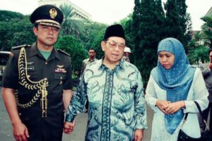 Gubernur Jatim Khofifah Kenang Gus Dur Hari Ini, 21 Tahun Lalu