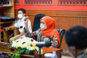 Gubernur Khofifah Terima Penghargaan Pemimpin Terpopuler Media Online IDEAS Award 2022