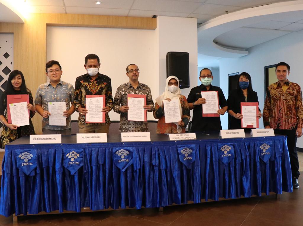 Menyiapkan Jutaan Talenta Digital Indonesia, Perguruan Tinggi Bekerjasama dengan LX International