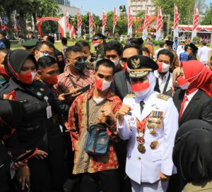 Pertama, Gubernur Khofifah Undang 1.250 Warga Ikuti Upacara 17 Agustus di Grahadi