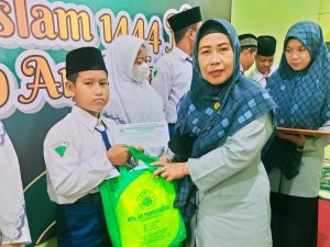 MTs NU Trate Gresik Edukasi Siswa Pentingnya Mempertahankan Tradisi Bubur Suro