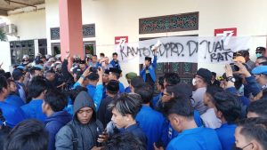 Tak Puas Ditemui Perwakilan, PMII Sumenep Jual Kantor DPRD