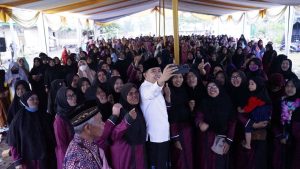 Gus Fawait disambati Emak-Emak Soal Harga Pangan Mahal Akibat Kenaikan BBM