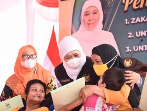 Salurkan Program Perlindungan Sosial di Kabupaten Sidoarjo, GubernurJatim Khofifah : Penyaluran Dipercepat untuk Ringankan Beban Masyarakat