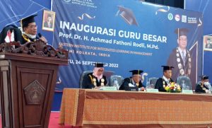 Prof. Dr. H. Ahmad Fatoni Rodli Rektor UMAHA Dianugerahi Guru Besar Bidang Pendidikan dari EIILM Kolkata India