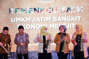 Wujudkan UMKM Jatim Naik Kelas, Gubernur Khofifah Tekankan Pentingnya Literasi Digital