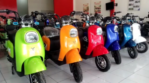 Harga BBM Mahal, Penjualan Motor Listrik Naik Pesat