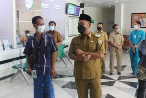 Warga Gresik Bisa Senyum Sumringah Usai Dapat Layanan Kesehatan Gratis Hanya dengan E-KTP