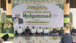 Peringati Maulid Nabi, Bupati Sumenep Bershalawat Bersama Jamaah Masjid Jamik