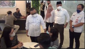 Wali Kota Surabaya Dampingi Menpan RB Pantau Mall Pelayanan Publik