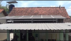 Hemat Listrik, Kantor Desa Gunakan Panel Tenaga Surya