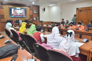 Final Lomba Menulis Surat Cinta untuk Bupati dan Wabup Gresik, Gus Yani Bu Min Pesan ke Anak-anak Selalu Mencintai Literasi
