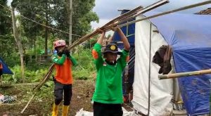 Relawan LPBI NU Jatim Bangun Shelter hingga Dapur Umum untuk Pengungsi Gempa Cianjur