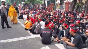 Massa Persaudaraan Cinta Tanah Air Dukung Sidang Terdakwa Pencabulan Bechi