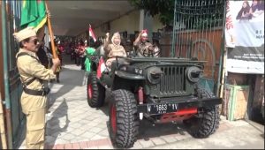 Tanamkan Perjuangan, Ribuan Siswa SMK YPM 8 Sidoarjo Ikut Pawai Hari Pahlawan