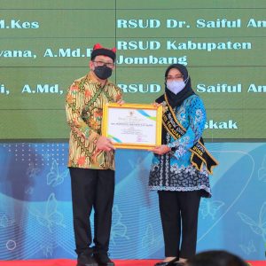 Peringati HKN ke-58, Pemprov Jatim Berikan 102 Penghargaan Bidang Kesehatan