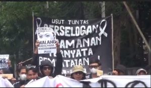 Tuntut Percepat Pengusutan Tragedi Kanjuruhan, Ribuan Aremania Surati Jokowi