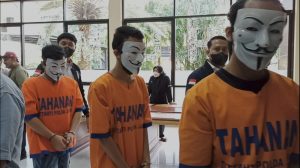 Beraksi 4 Tahun dengan Keuntungan Rp 5 Miliar, 4 Penyebar Scampage Ditangkap Ditreskrimsus Polda Jatim