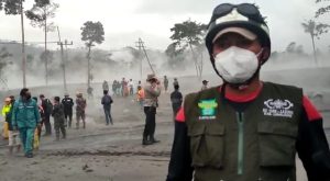 Gunung Semeru Kembali Erupsi, Relawan NU-CARE Lumajang Gerak Cepat Bantu Evakuasi Warga