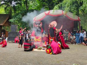Manjakan Masyarakat di Akhir Tahun, Pemkab Bojonegoro Gelar Hiburan Kesenian Reog