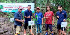Peduli Lingkungan, 5.000 Bibit Mangrove Ditanam di Pesisir Desa Patugaran