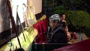 BKKBN Jatim Sampaikan Program Bangga Kencana dan Percepatan Penurunan Stunting Melalui Wayang Kulit