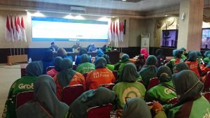 Driver Ojek Online Perempuan di Gresik Diberi Siraman Rohani