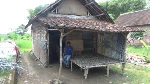 Tak Layak Huni, Pemkab Sidoarjo Berikan Bantuan Bedah Rumah Senilai Rp 20 Juta