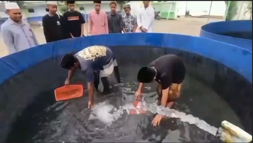 Melatih Santri Berwirausaha melalui Budidaya Ikan Lele Sistem Bioflok