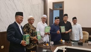 Sempurnakan Buku, Penulis ‘Napak Tilas Satu Abad NU’, Minta Masukan Data Sejarah dari PWNU Jatim