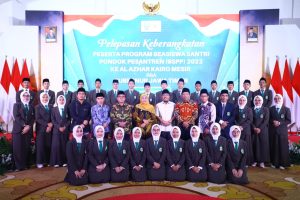 Lepas 30 Santri Penerima Beasiswa ke Al Azhar Kairo, Gubernur Khofifah :Perdalam Keilmuan Islam Wasathiyah, Moderasi dan Toleransi