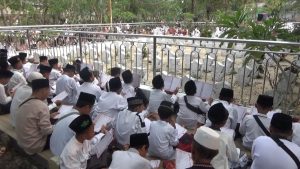 Tradisi Bulan Sya’ban, Ribuan Warga Ziarahi Makam Guru KH.Hasyim As’ari