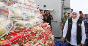 Atasi Kelangkaan Pangan di Pulau Masalembu, KRI Malahayati 362 Bawa Bantuan Logistik